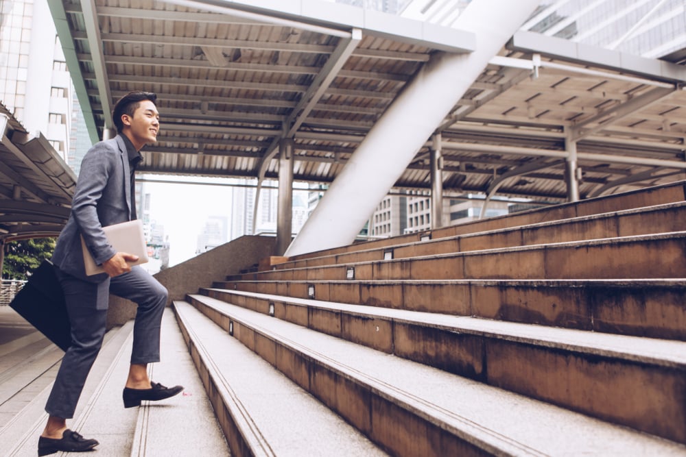 Asian-men-in-stairs-how-to-be-ambitious