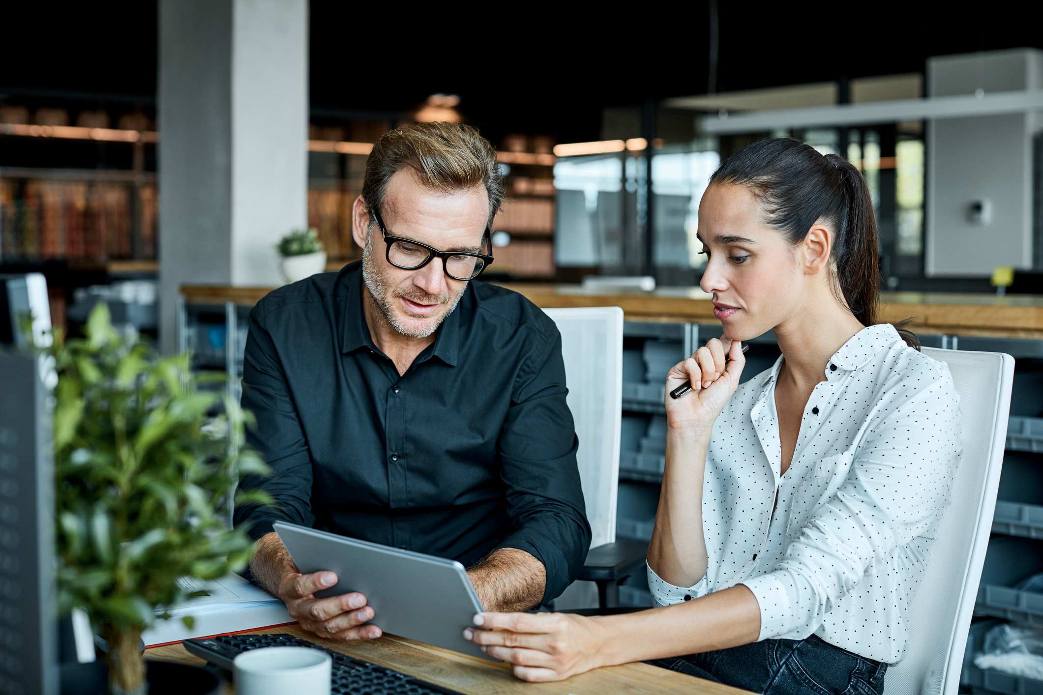 Colleagues-using-tablet-speaking-communication-styles-in-the-workplace
