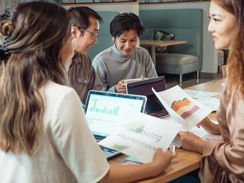 Coworkers-working-together-to-solve-problem-decision-making-skills