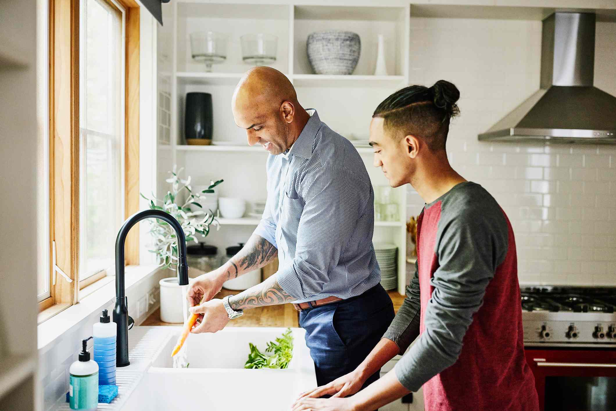Dad-and-son-doing-kitchen-chores-at-home-teamwork-skills