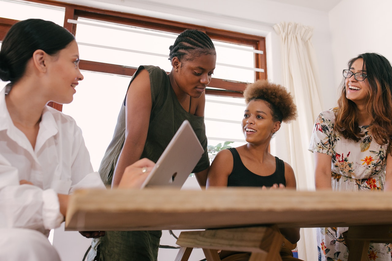 Friends-talking-and-laughing-together-why-take-a-gap-year