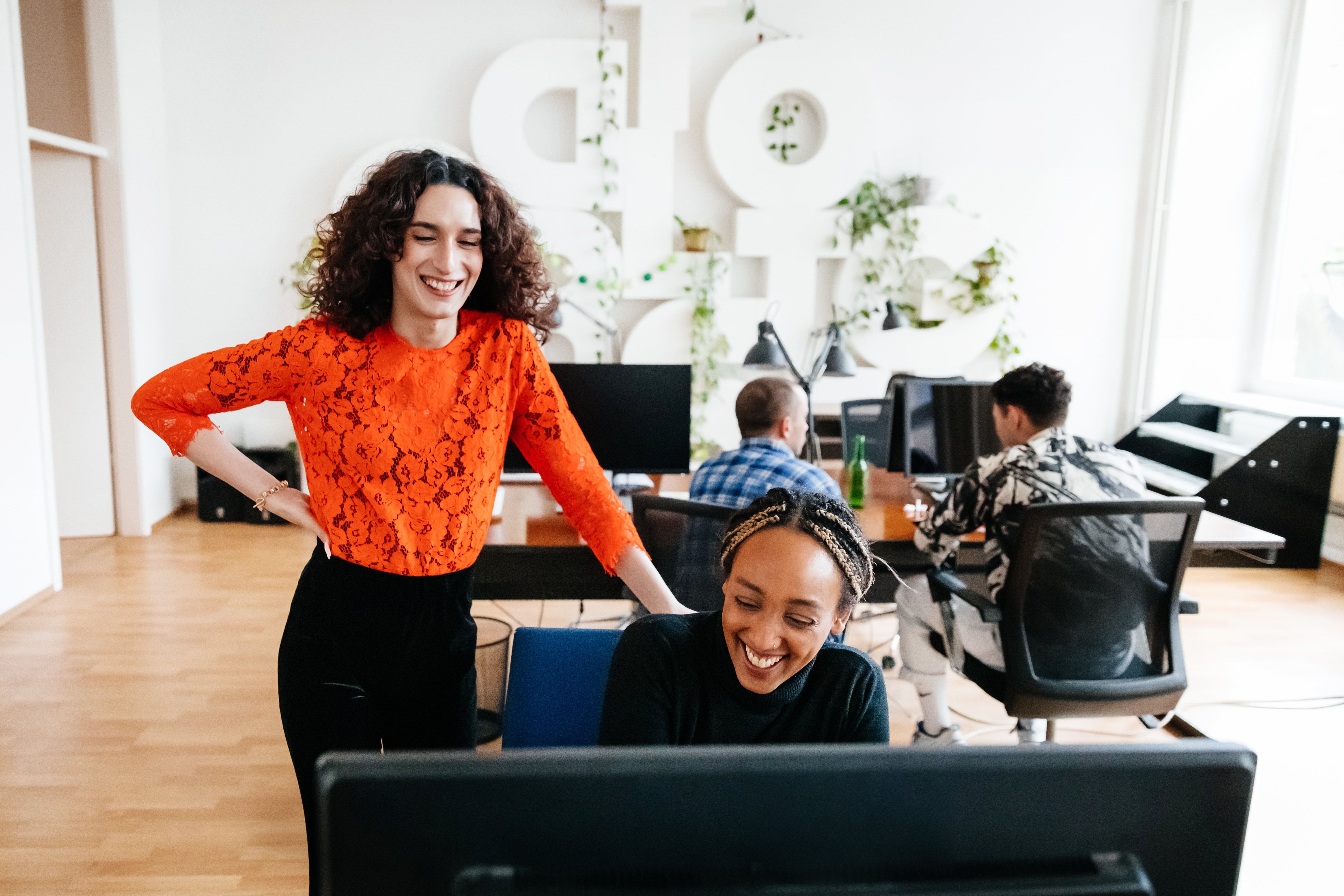 leader-with-coworkers-accountability-in-the-workplace
