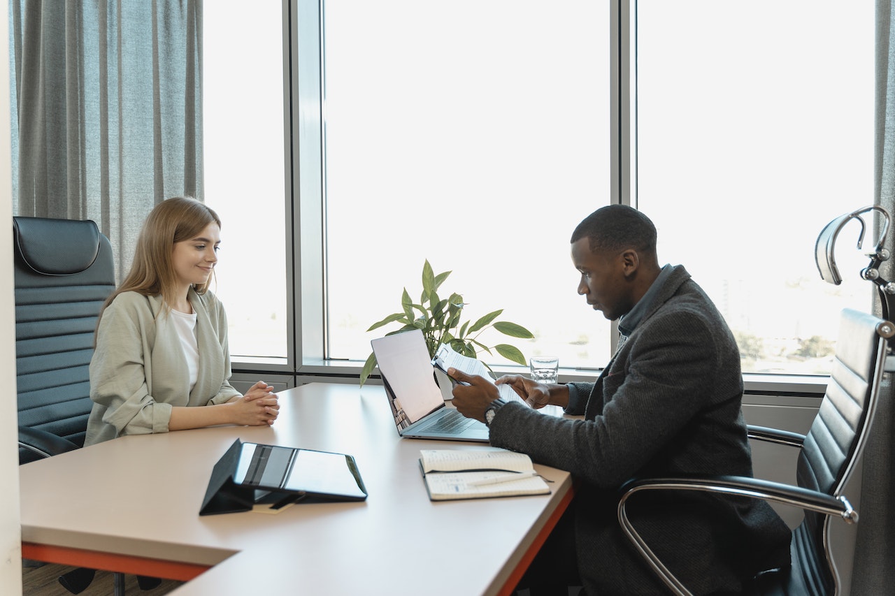 Man-Interviewing-young-Woman-thank-you-letter-after-interview