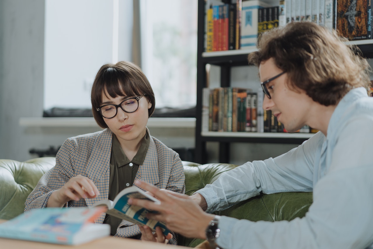 Man-and-woman-taslking-at-book-club-in-library-how-to-handle-homesickness