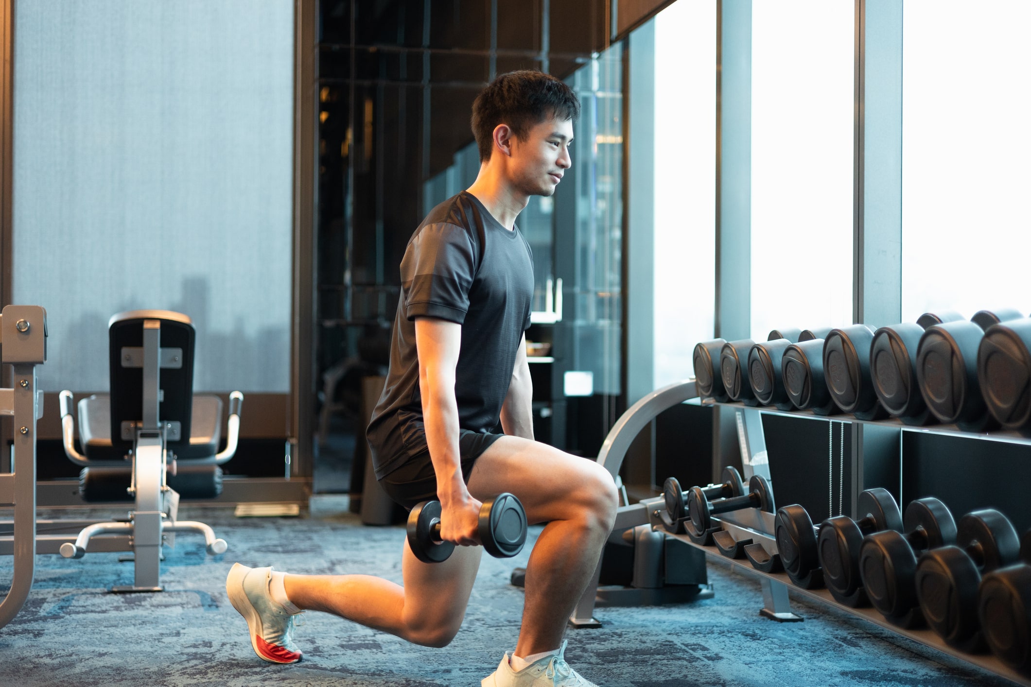 Man-doing-lunges-with-dumbbells-in-gym-how-to-improve-self-control
