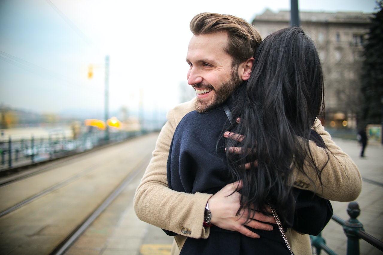 Man-hugging-his-partner-autonomy-in-a-relationship