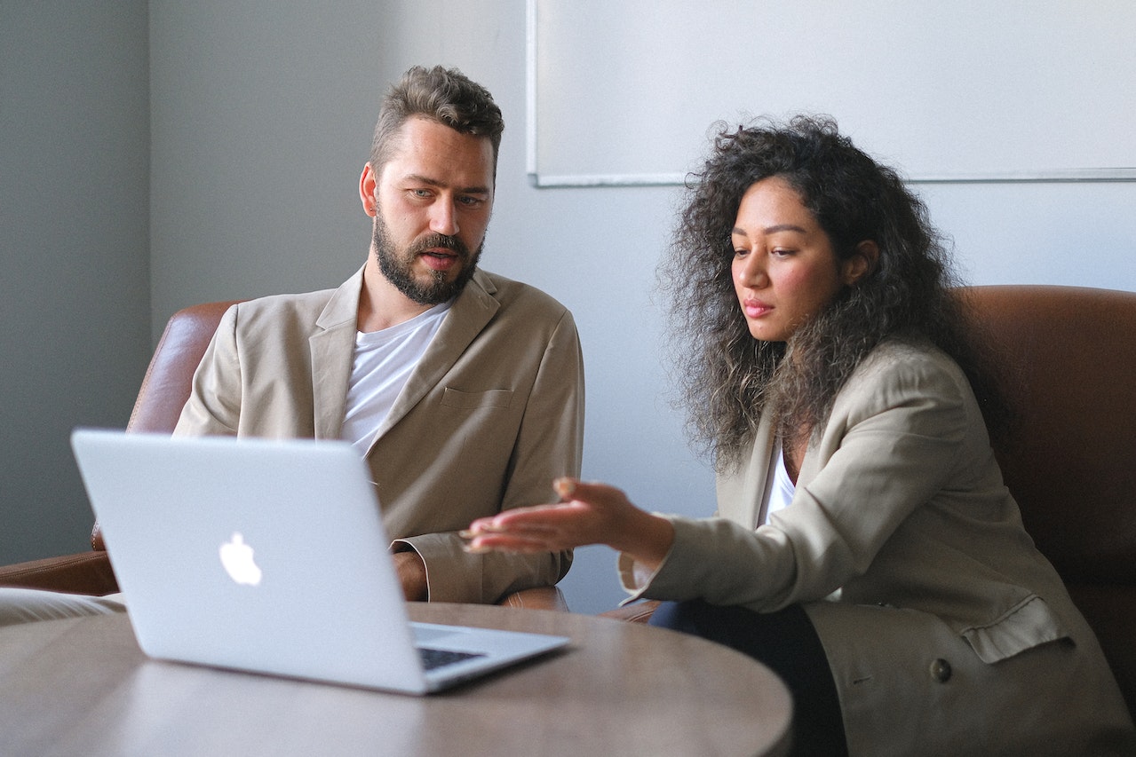 Manager-micromanaging-her-peer-at-office-autonomy-in-a-relationship