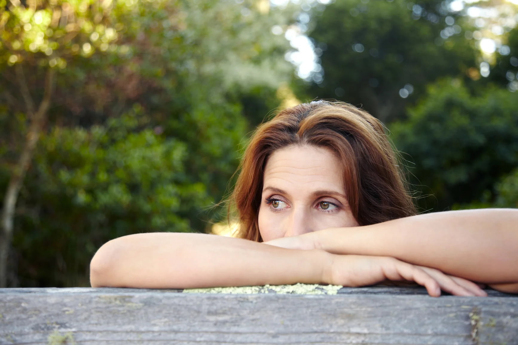 Negative-thinking-Woman-Looking-Over-Gate-At-Her-Home-positive-thinking-benefits