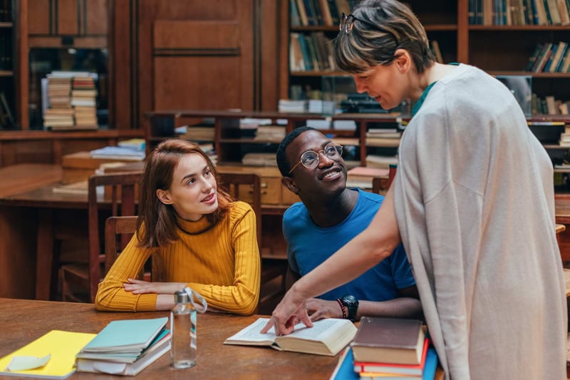 Students-in-the-library-working-with-their-mentor-how-to-get-motivated