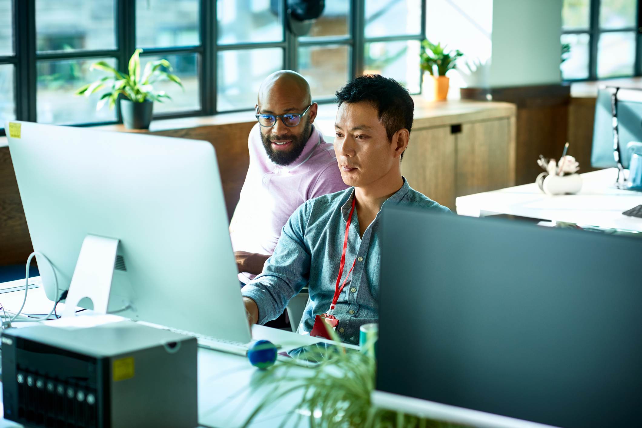Two-engineers-looking-at-computer-together-marketing-degree-jobs