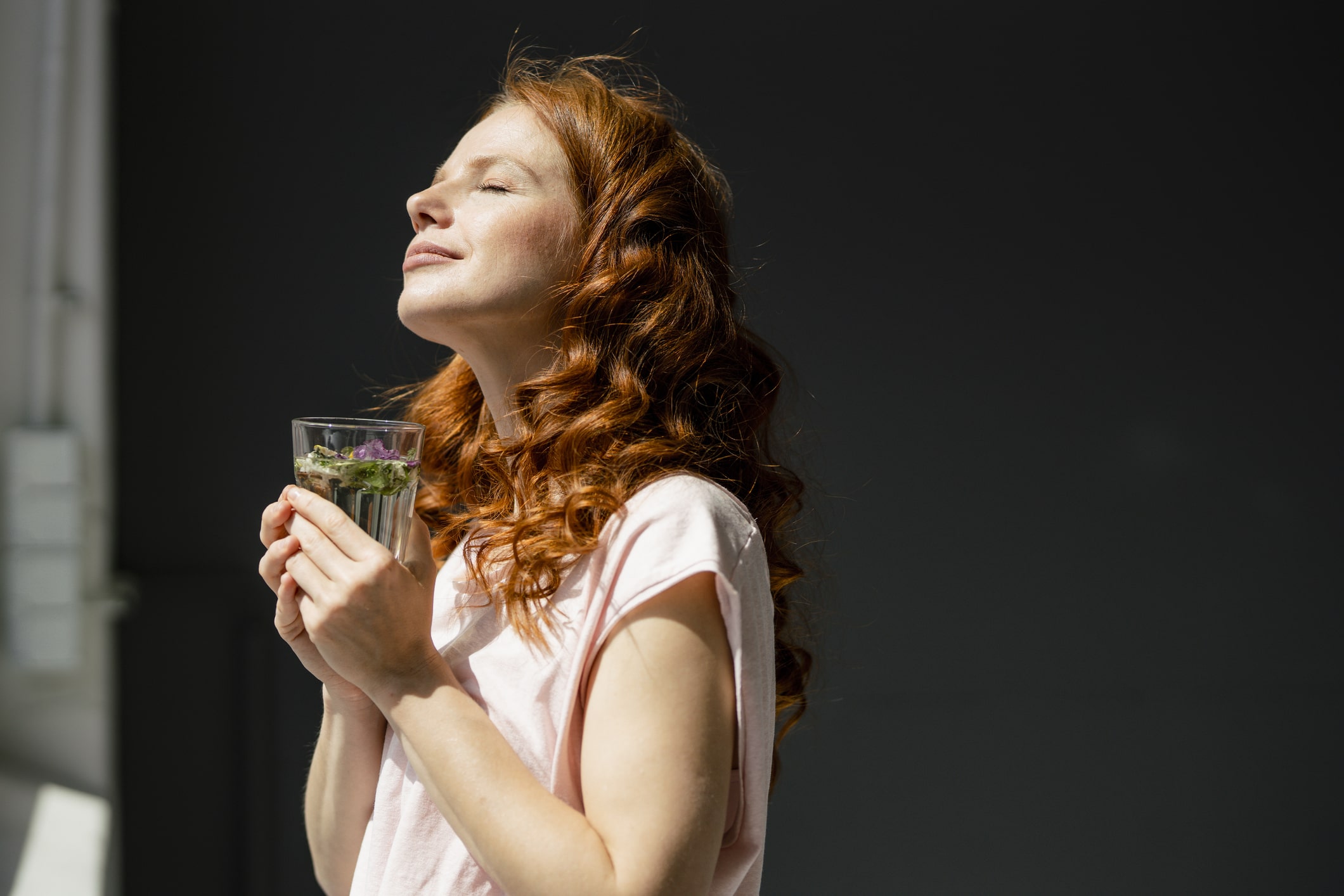 Woman-enjoying-sunlight-how-to-be-more-patient