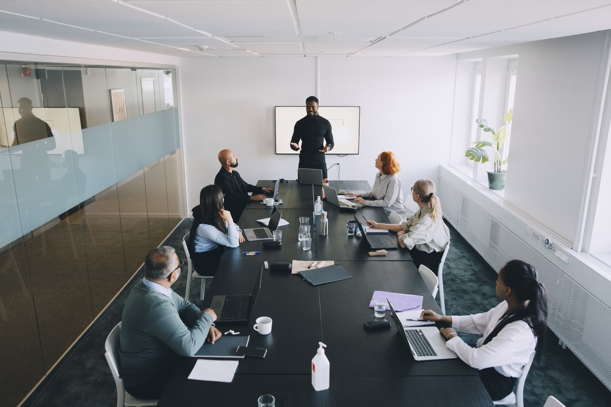 businessman-giving-a-presentation-why-I-am-easily-overwhelmed