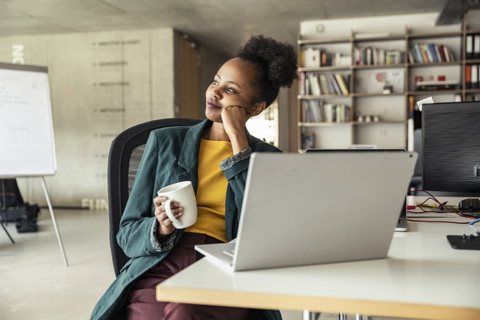 businesswoman-drinkin-coffee-yearly-goals-examples