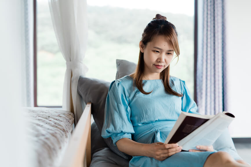 focused-woman-reading-a-book-mental-clarity