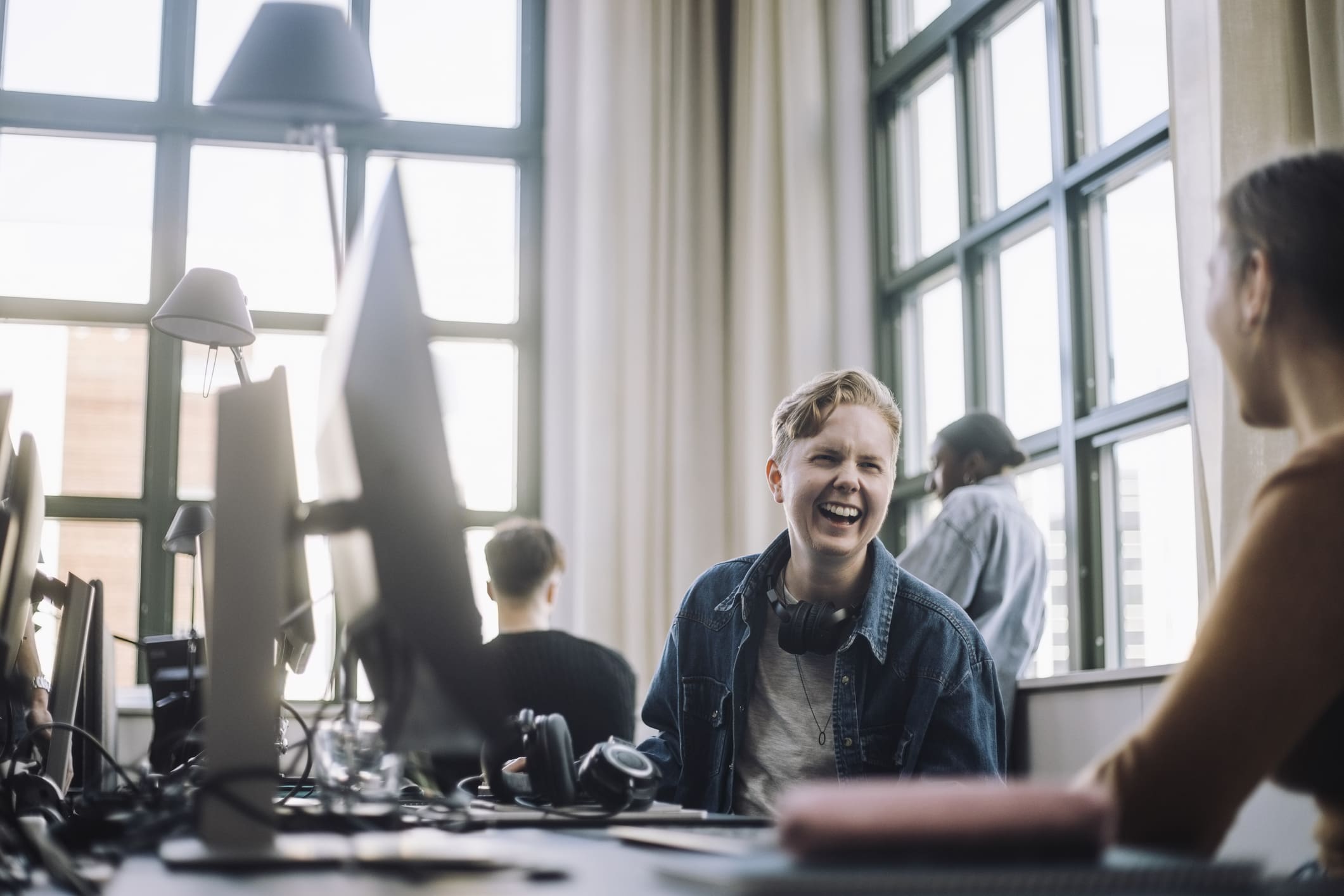 happy-coworkers-at-office-how-motivation-helps-in-achieving-goals