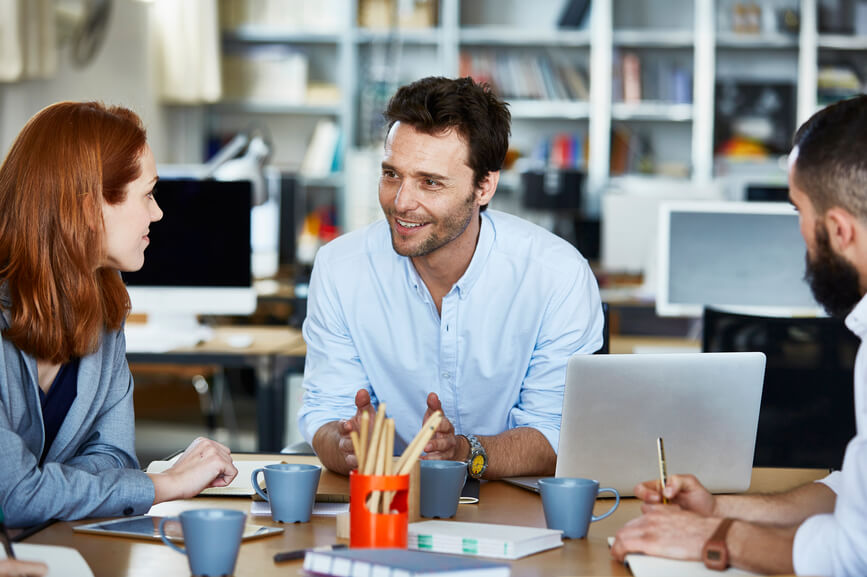 leader-discussing-with-team-types-of-authority