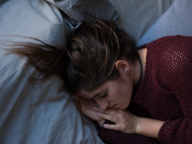 lonely-girl-lying-in-bed-mental-clarity