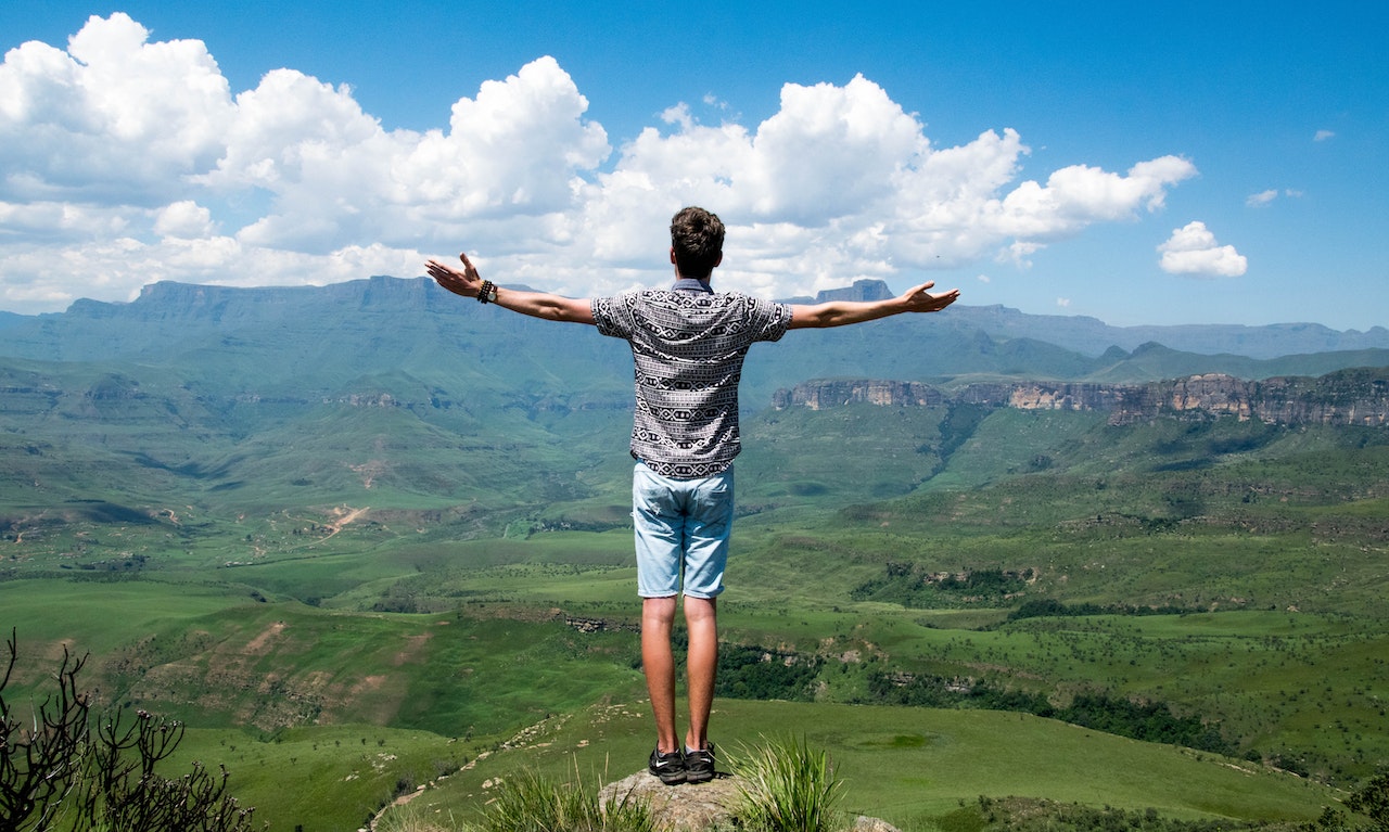 man-and-the-top-of-a-mountine-with-arms-open-self-discovery-questions