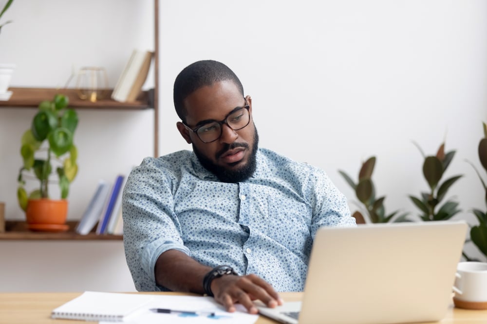 men-with-no-motivation-at-work-workplace-stressors