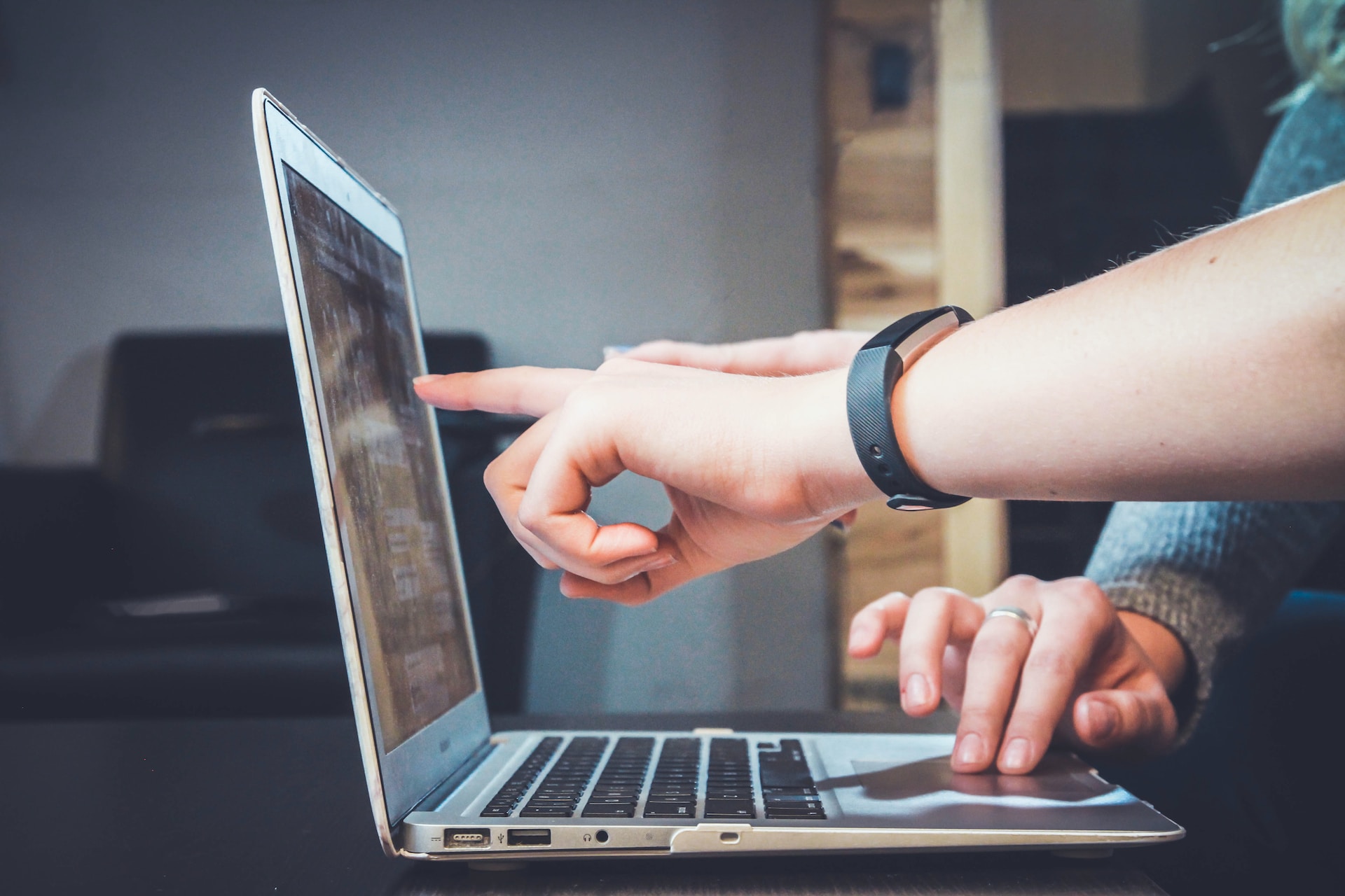 person-pointing-something-at-the-computer-negotiation-tactics