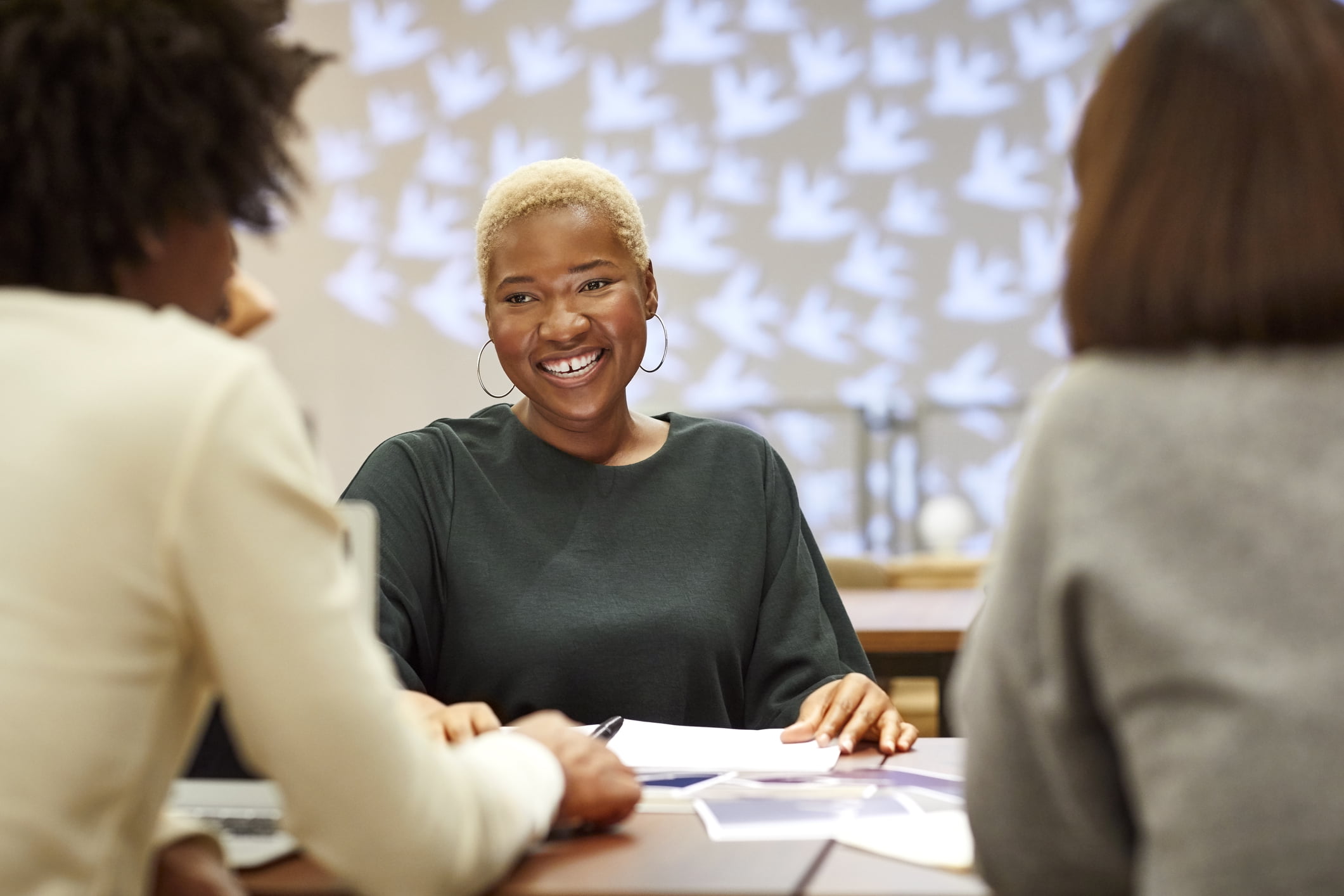 smiling-entrepeneur-in-office-social-capital-vs-cultural-capital