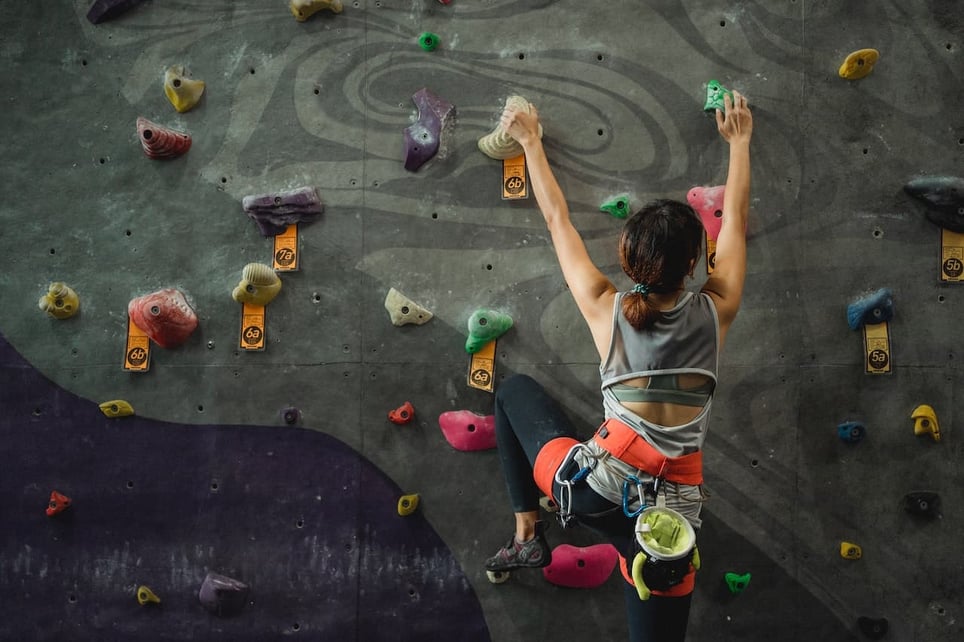 woman-climbing-artificial-wall-life-goals