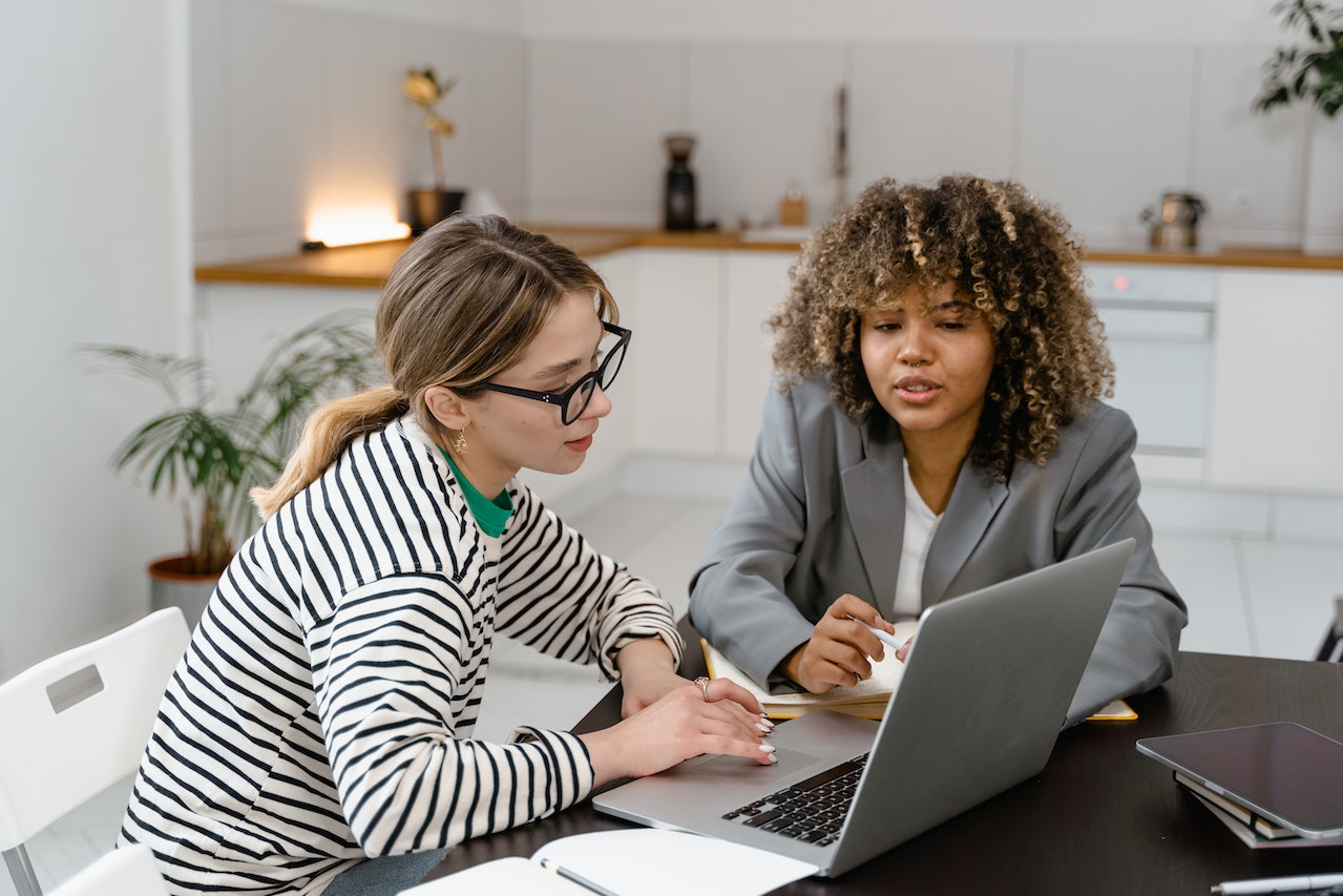 woman-giving-honest-feedback-to-her-coworker