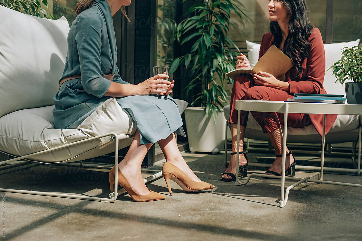 women-talking-constructive-criticism